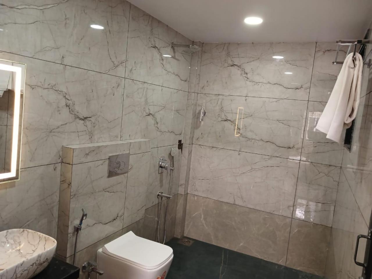 Lavish Villa - 3 Bhk Pool With Lawn Lonavala Extérieur photo